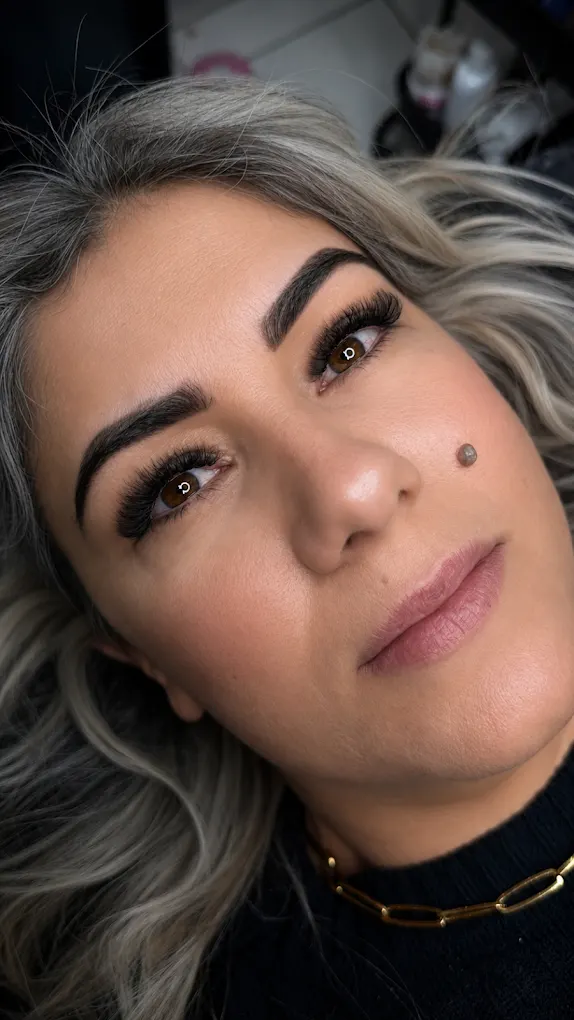 Resultado de sobrancelha e cílios em cliente do Studio Concept Beauty